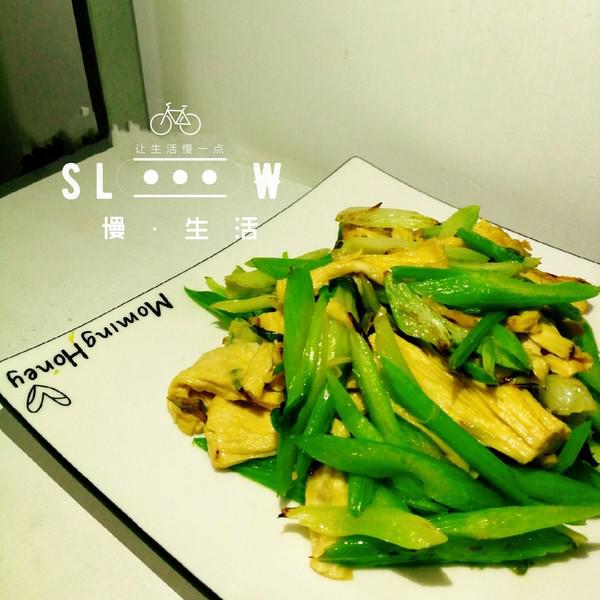 芹菜炒腐竹的做法-家常味炒菜譜-易網健康養生網 芹菜炒腐竹的做法-家常味炒菜譜