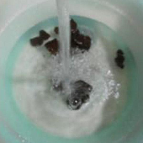 黑木耳香干炒芹菜的做法-家常味炒菜譜