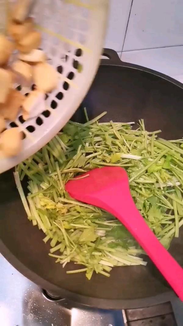 芹菜炒魚豆腐的做法-家常味炒菜譜