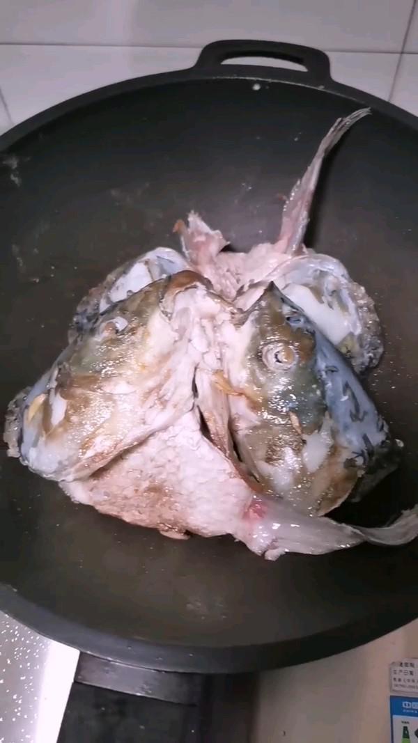 紅燒草魚頭的做法-家常味煮菜譜-易網健康養生網 紅燒草魚頭的做法-家常味煮菜譜