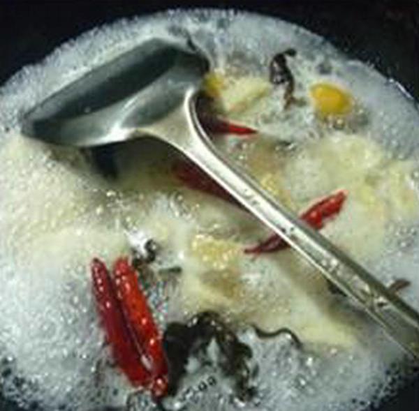 黑木耳栗子燒小素雞的做法-家常味燒菜譜