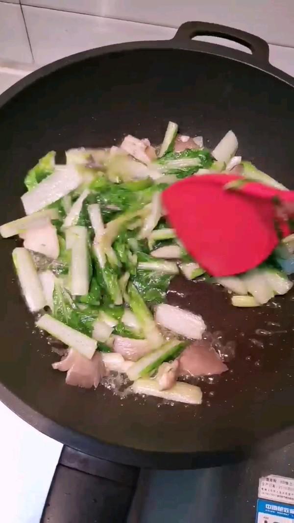 大白菜炒菇的做法-家常味炒菜譜