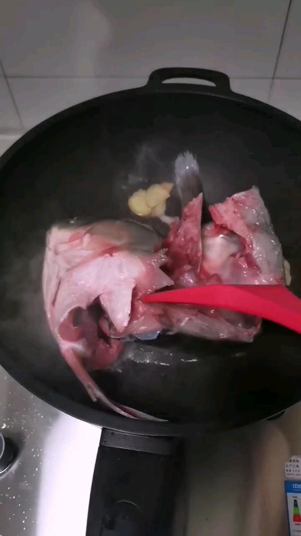 紅燒草魚頭的做法-家常味煮菜譜-易網健康養生網 紅燒草魚頭的做法-家常味煮菜譜