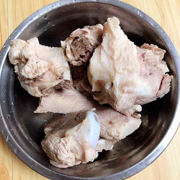 酸菜燉大骨的做法-咸鮮味燉菜譜-易網(wǎng)健康養(yǎng)生網(wǎng) 酸菜燉大骨的做法-咸鮮味燉菜譜