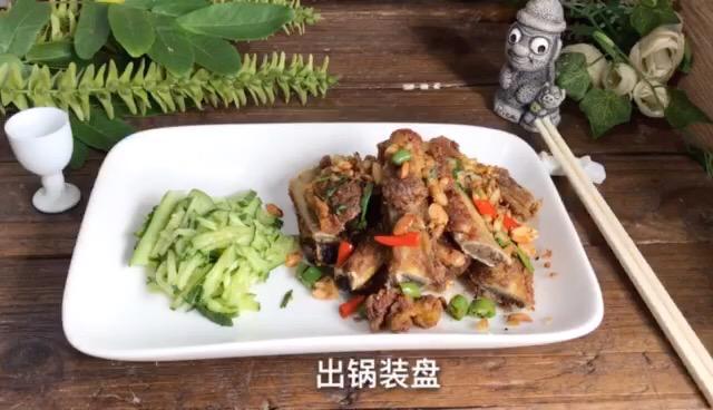 酥香排骨的做法-香辣味炸菜譜