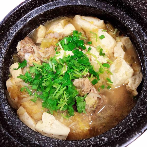 酸菜燉大骨的做法-咸鮮味燉菜譜-易網(wǎng)健康養(yǎng)生網(wǎng) 酸菜燉大骨的做法-咸鮮味燉菜譜