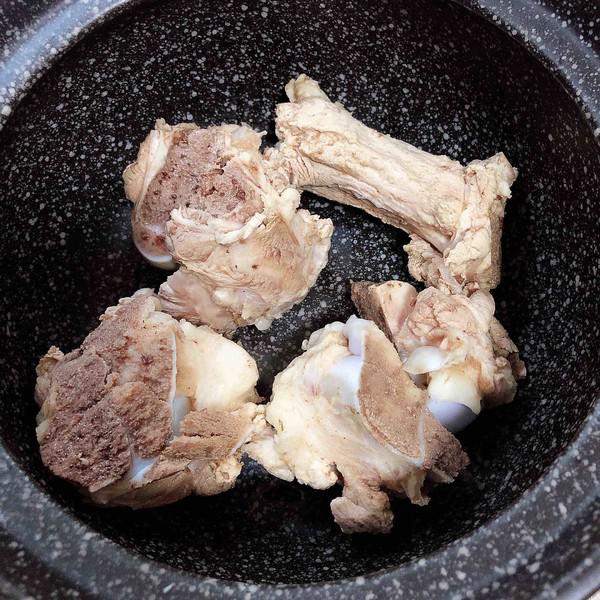 酸菜燉大骨的做法-咸鮮味燉菜譜-易網(wǎng)健康養(yǎng)生網(wǎng) 酸菜燉大骨的做法-咸鮮味燉菜譜