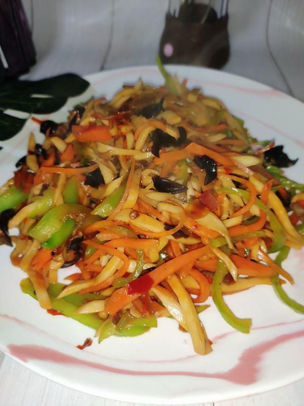 雞腿菇炒三絲的做法-魚香味炒菜譜