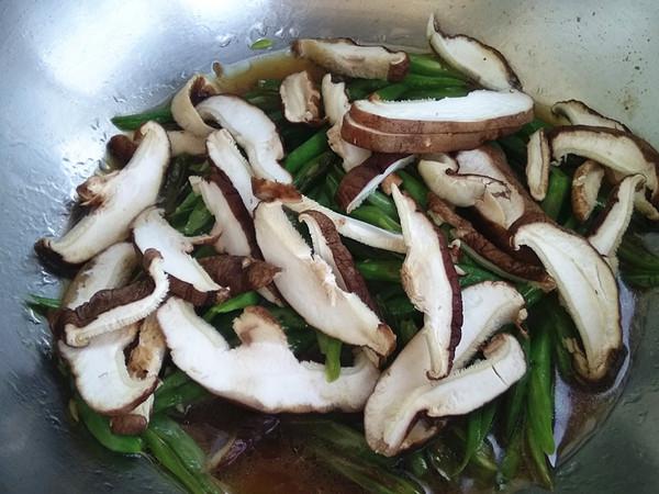 香菇豆角絲的做法-家常味炒菜譜