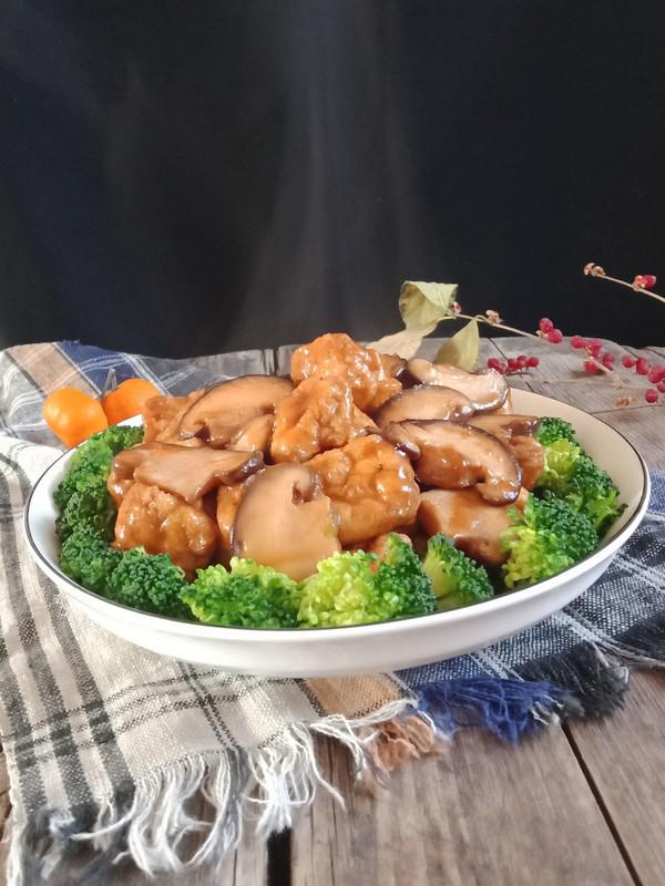 香菇炒豆腐泡的做法-咸鮮味炒菜譜-易網(wǎng)健康養(yǎng)生網(wǎng) 香菇炒豆腐泡的做法-咸鮮味炒菜譜