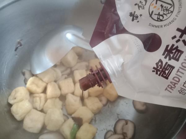 香菇炒豆腐泡的做法-咸鮮味炒菜譜-易網(wǎng)健康養(yǎng)生網(wǎng) 香菇炒豆腐泡的做法-咸鮮味炒菜譜