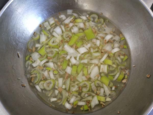 手打魚(yú)丸的做法-咸鮮味汆菜譜-易網(wǎng)健康養(yǎng)生網(wǎng) 手打魚(yú)丸的做法-咸鮮味汆菜譜