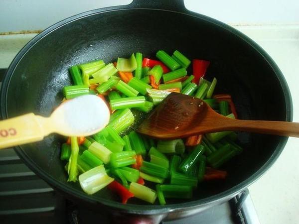 芹菜炒羊肉的做法-家常味炒菜譜