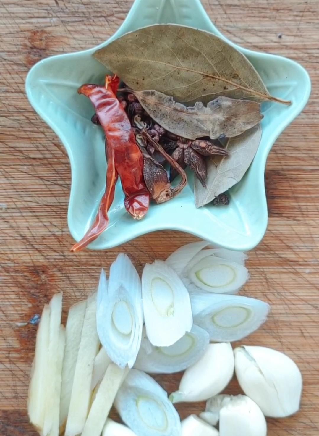 魚頭泡餅的做法-家常味燉菜譜