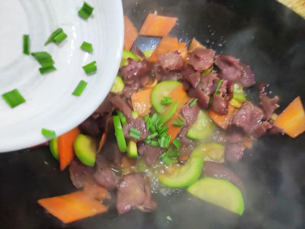 西葫蘆炒馬肉的做法-家常味炒菜譜