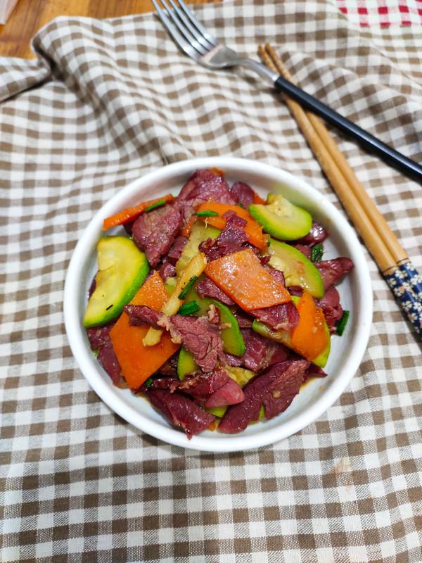 西葫蘆炒馬肉的做法-家常味炒菜譜