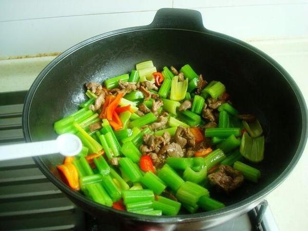 芹菜炒羊肉的做法-家常味炒菜譜
