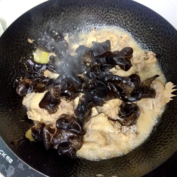 雞肉炒木耳的做法-家常味炒菜譜