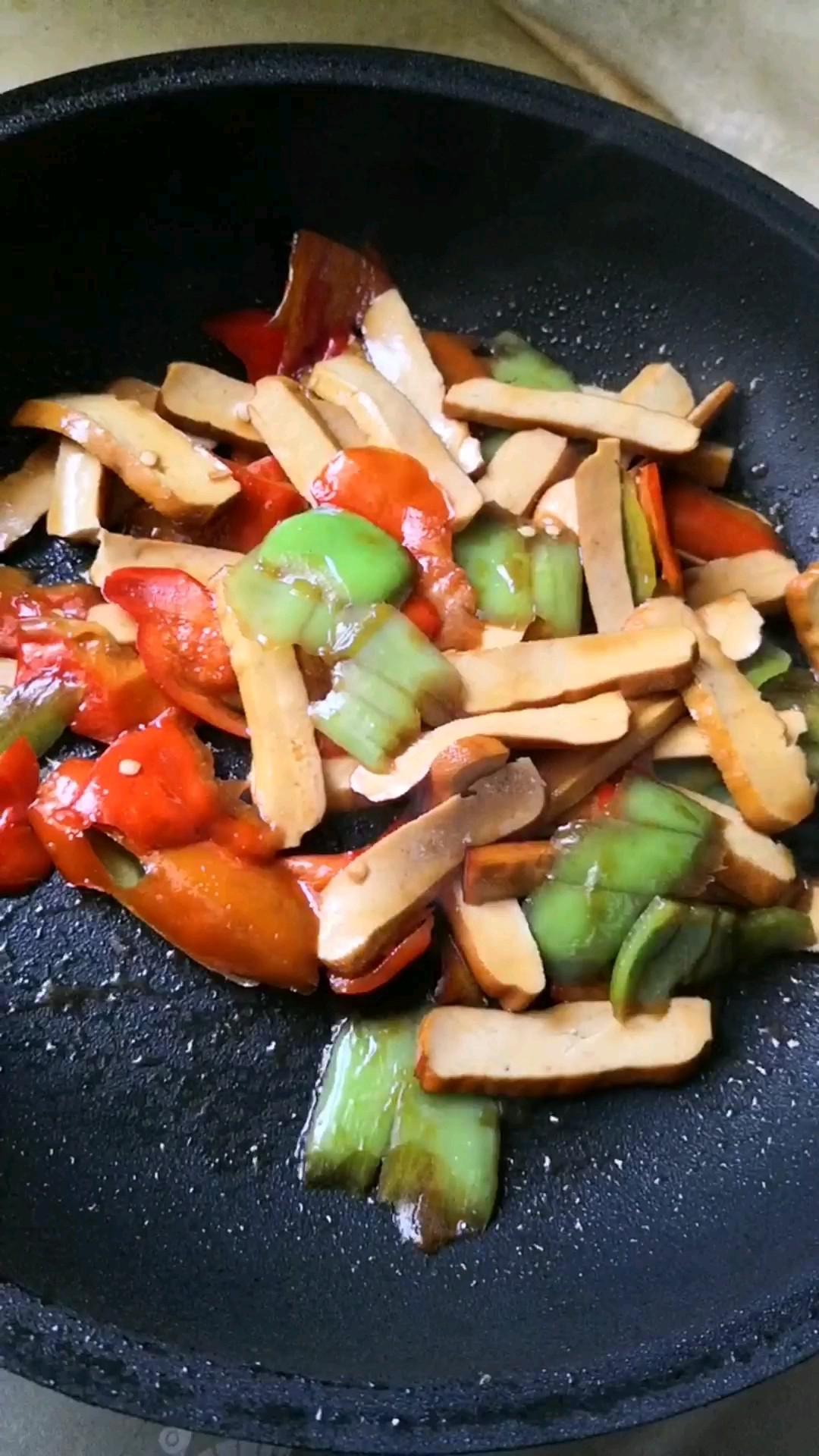 尖椒豆腐干的做法-家常味炒菜譜