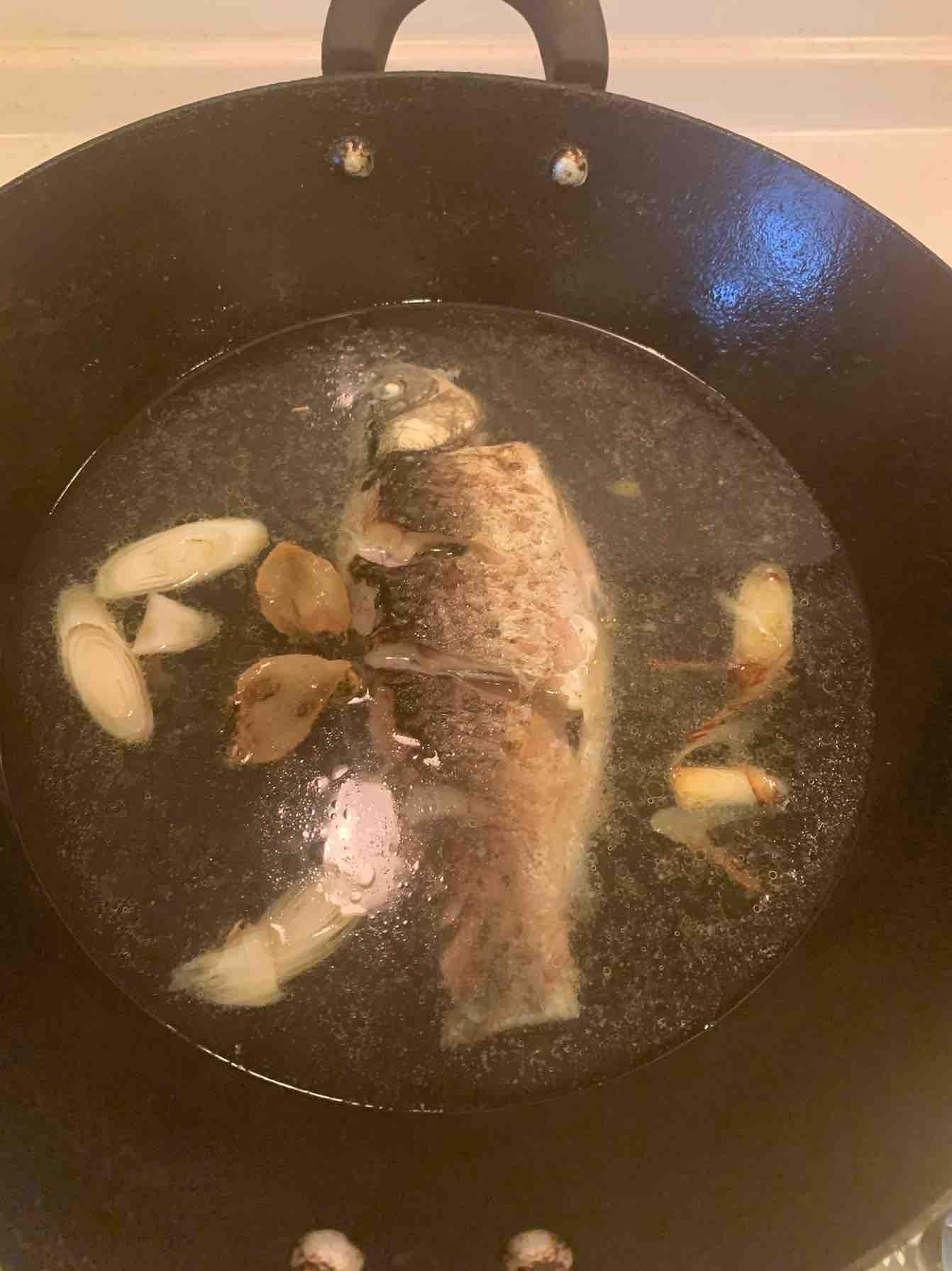 奶白鯽魚豆腐湯的做法-咸鮮味煮菜譜