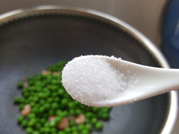 豌豆榛子小龍蝦球的做法-家常味炒菜譜