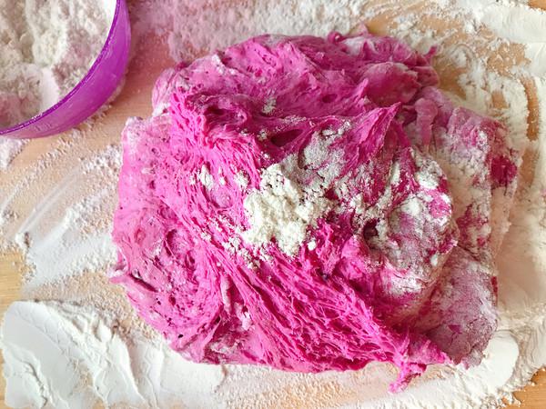 火龍果餡餅的做法-果味烙菜譜-易網(wǎng)健康養(yǎng)生網(wǎng) 火龍果餡餅的做法-果味烙菜譜