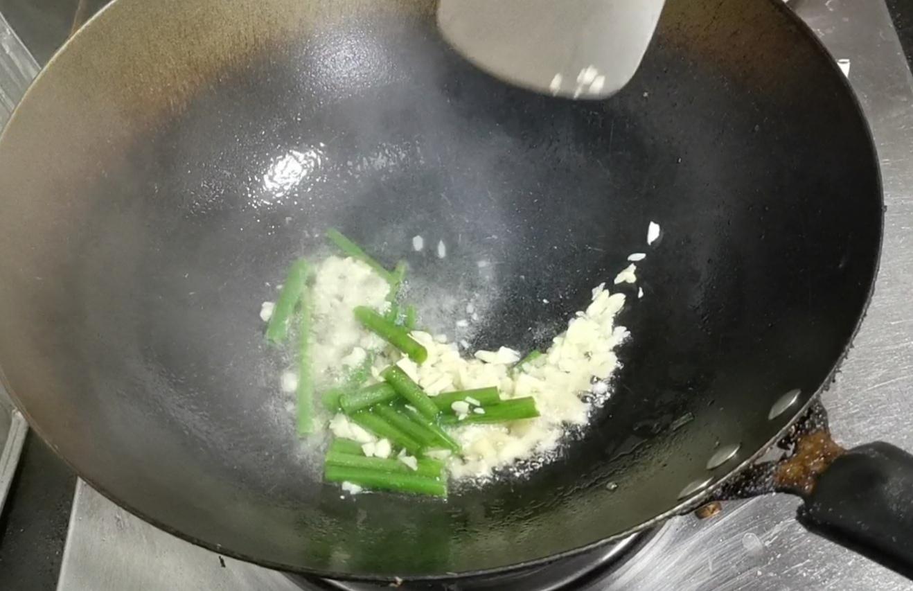 炒螃蟹的做法-咸鮮味炒菜譜-易網(wǎng)<a href=http://m.henggaotouzi.com/ target=_blank class=infotextkey>健康養(yǎng)生</a>網(wǎng) 炒螃蟹的做法-咸鮮味炒菜譜