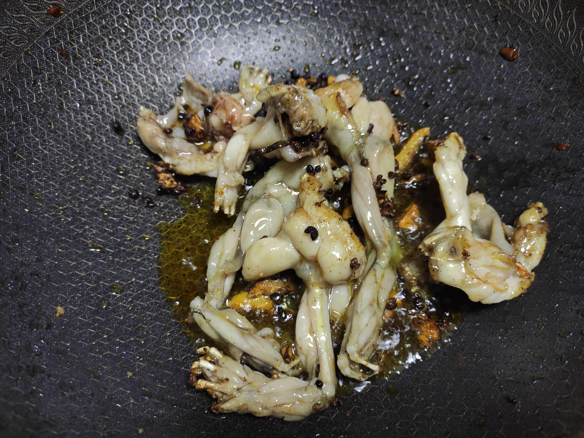 麻辣田雞！秒殺飯店！吃到撐的做法-香辣味煮菜譜