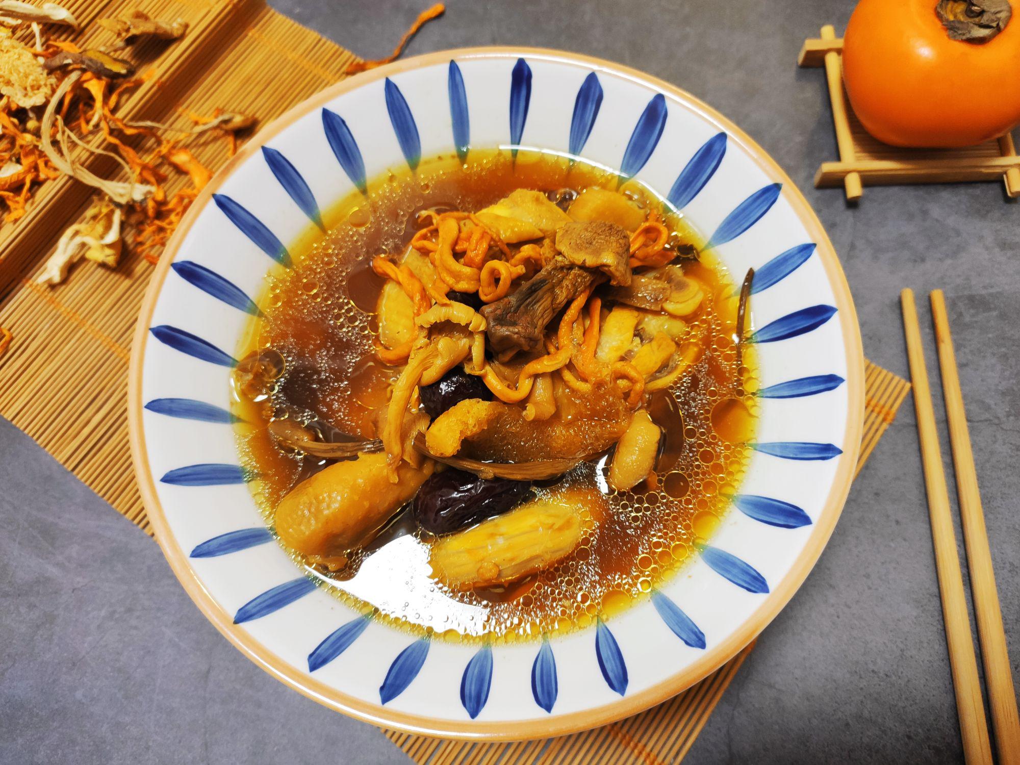 滋補菌菇雞湯，營養又美味！的做法-家常味燉菜譜