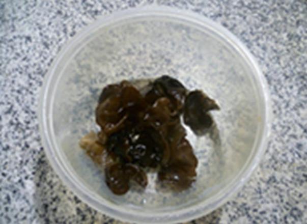 黑木耳洋蔥炒荷葉蛋的做法-家常味炒菜譜