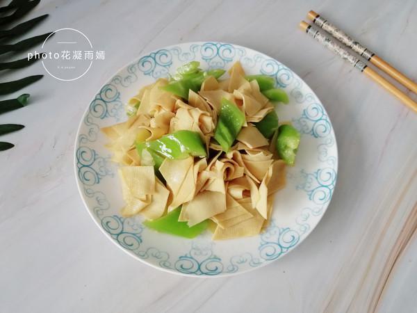 尖椒炒豆腐皮的做法-家常味炒菜譜