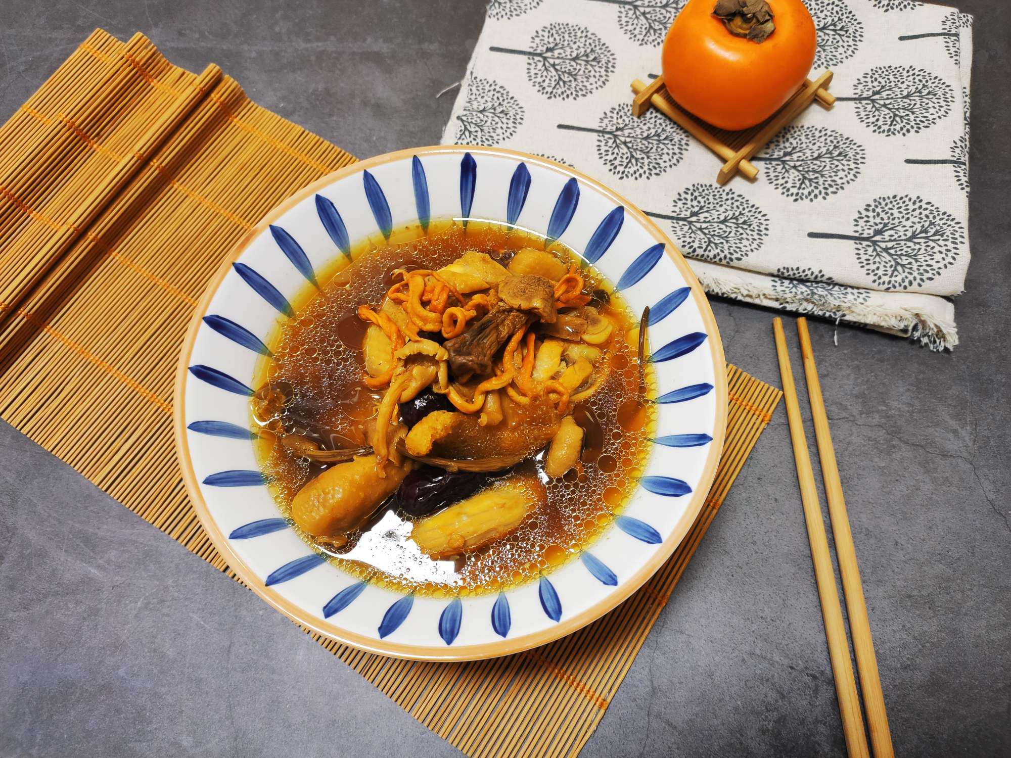 滋補菌菇雞湯，營養又美味！的做法-家常味燉菜譜