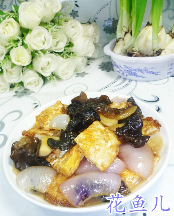 黑木耳洋蔥炒荷葉蛋的做法-家常味炒菜譜