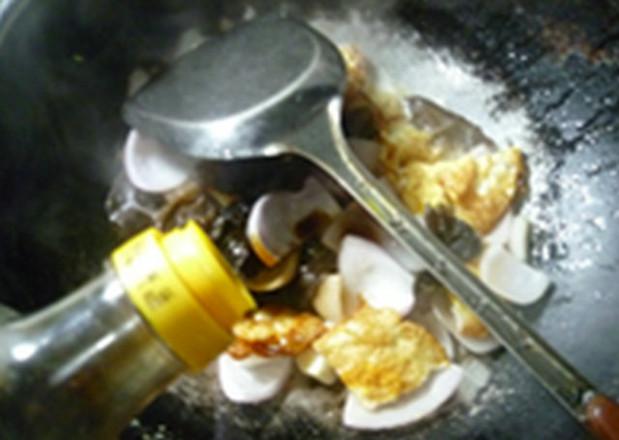 黑木耳洋蔥炒荷葉蛋的做法-家常味炒菜譜