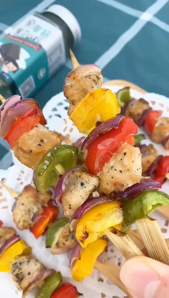 寶寶輔食  圣誕彩椒雞肉串的做法-家常味烤菜譜