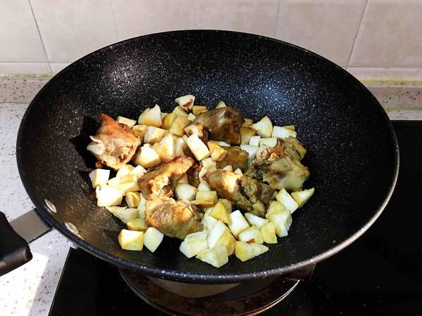 杏鮑菇排骨燜飯的做法-家常味燜菜譜