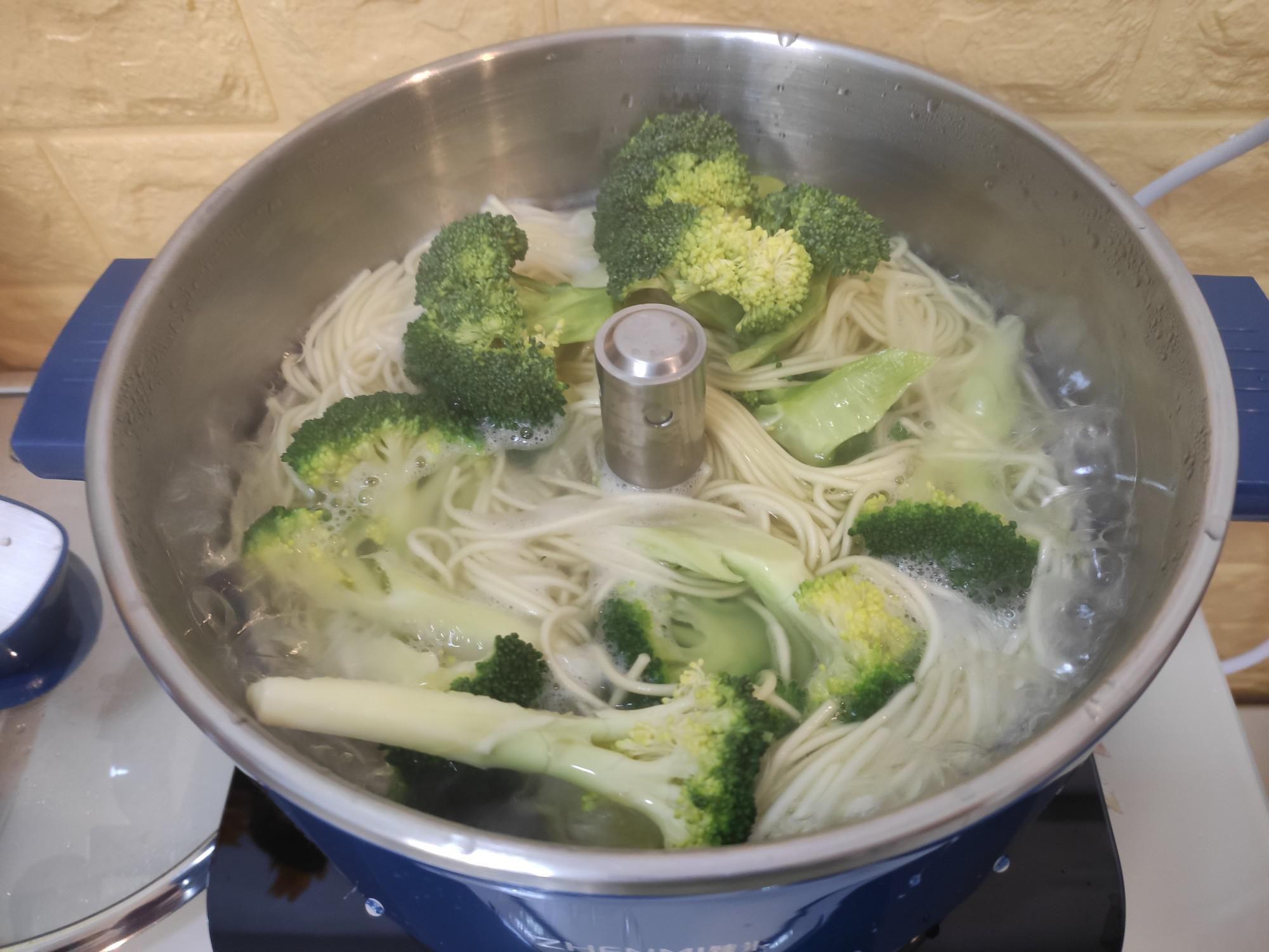 酸菜肉絲面的做法-家常味煮菜譜