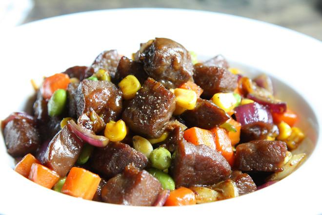 五彩牛肉粒的做法-咸鮮味炒菜譜