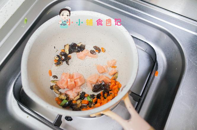 12個(gè)月以上三文魚炒飯的做法-家常味炒菜譜