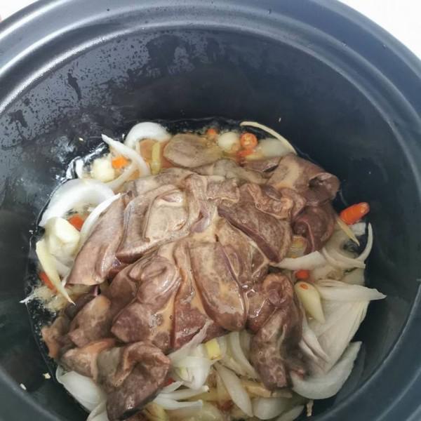 黑樂砂鍋爆炒豬肝的做法-咸鮮味炒菜譜