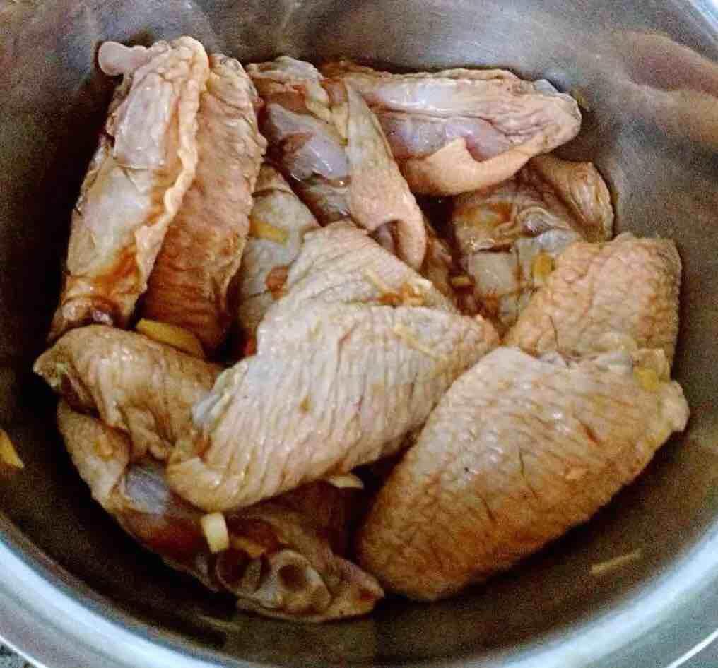 香酥炸雞翅的做法-家常味炸菜譜