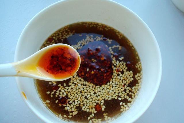 蒜泥雞絲的做法-麻辣味拌菜譜-易網健康養生網 蒜泥雞絲的做法-麻辣味拌菜譜