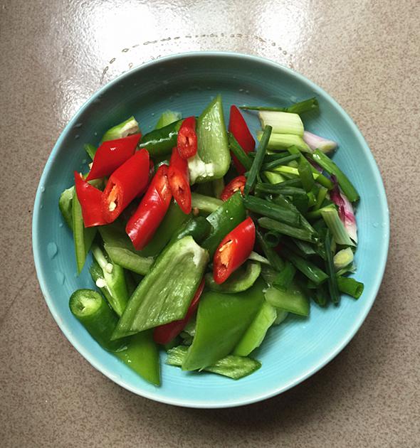 黑木耳炒腐竹的做法-香辣味炒菜譜