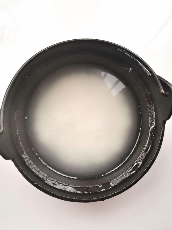 雞腿臘腸煲仔飯的做法-咸鮮味煮菜譜