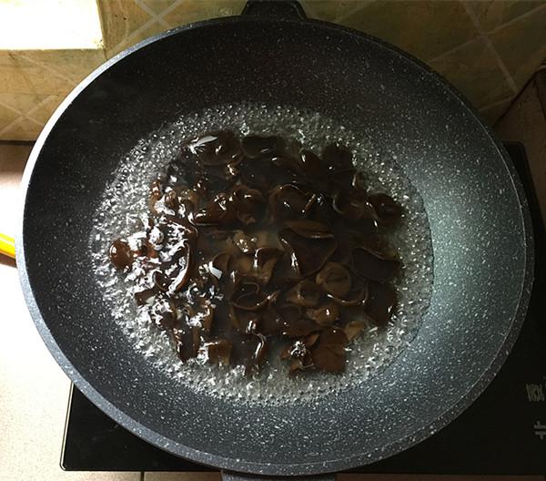 黑木耳炒腐竹的做法-香辣味炒菜譜