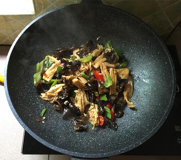 黑木耳炒腐竹的做法-香辣味炒菜譜