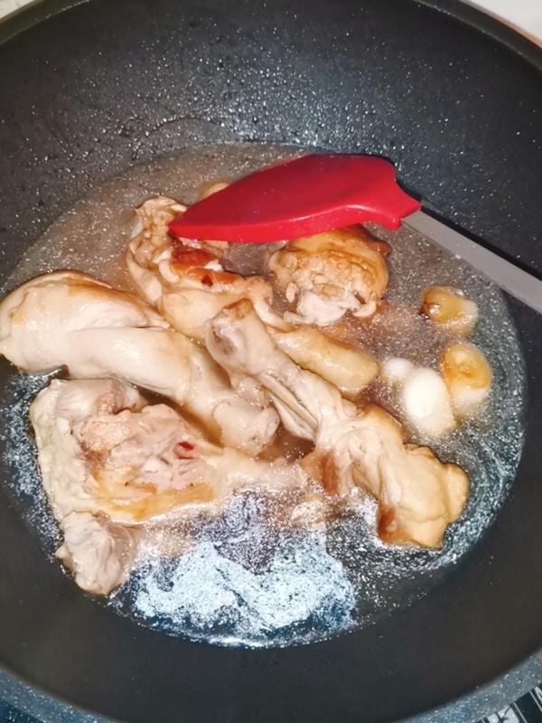 雞腿臘腸煲仔飯的做法-咸鮮味煮菜譜