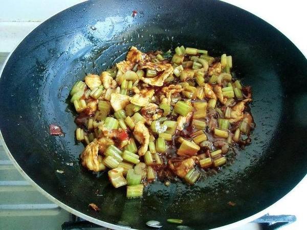 雞肉炒面的做法-家常味炒菜譜