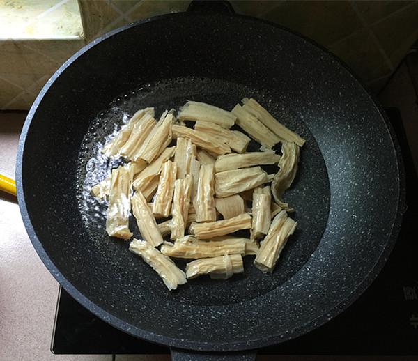 黑木耳炒腐竹的做法-香辣味炒菜譜