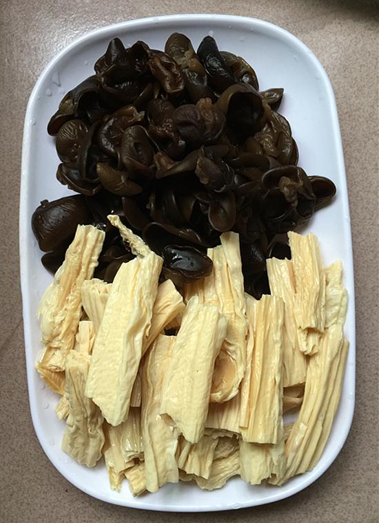 黑木耳炒腐竹的做法-香辣味炒菜譜